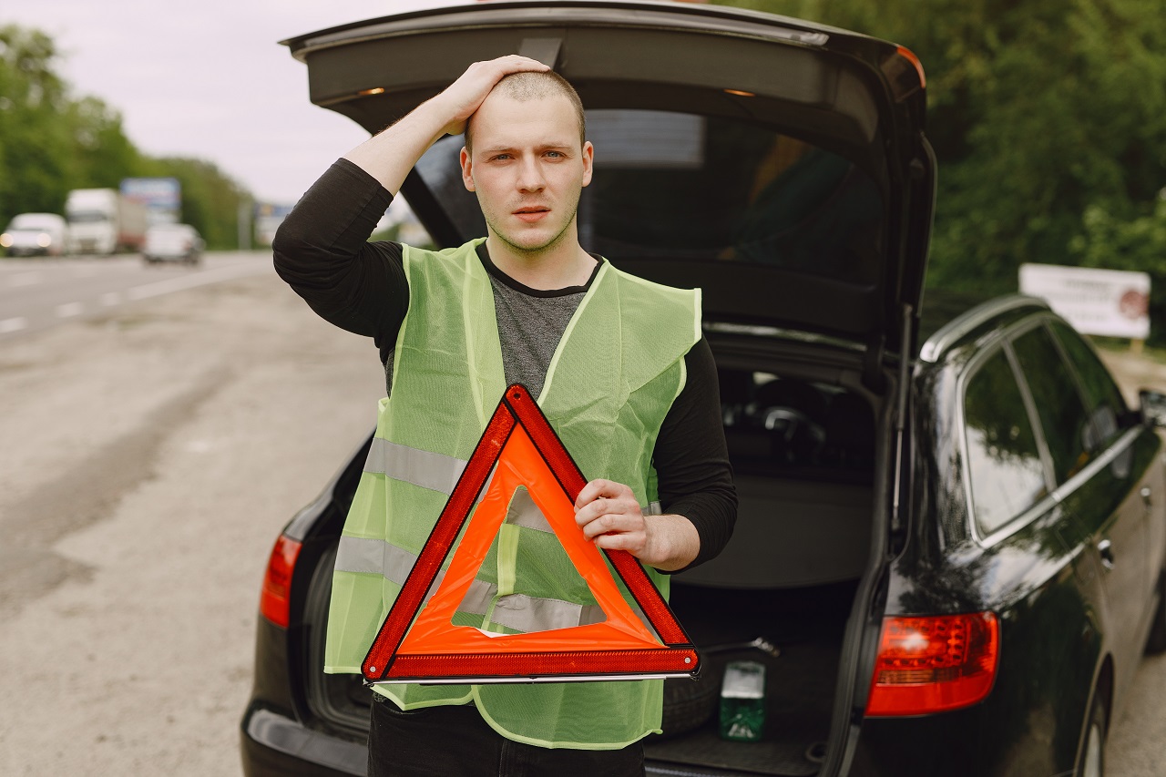 Read more about the article How To Prevent And Prepare For Roadside Emergencies 